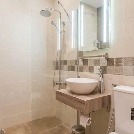 Apartment Designer & Luxurious, Business, One Bedroom In By Flat Mаnager